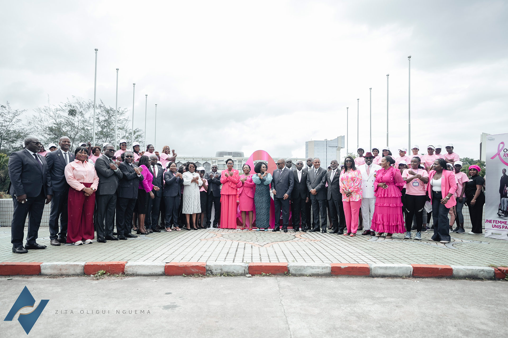 Pour Octobre Rose, la Première Dame renouvelle son engagement dans la lutte contre le cancer du sein